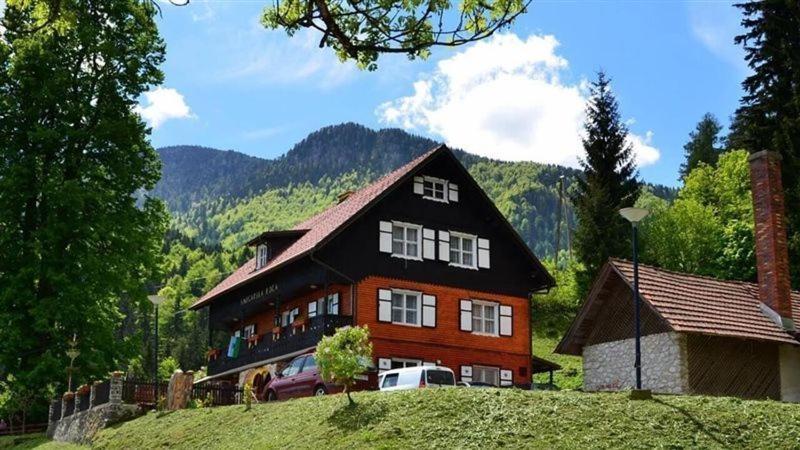 Kotlje Smucarska Koca Bed & Breakfast エクステリア 写真