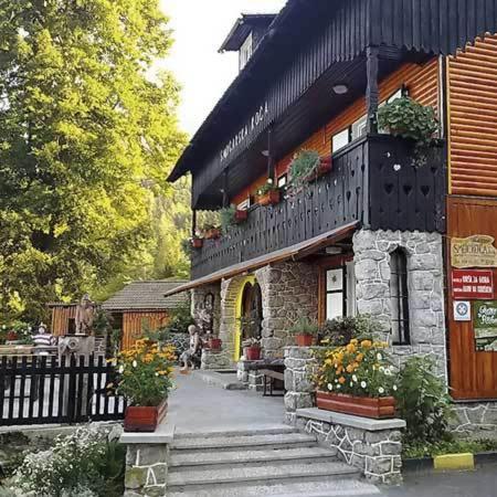 Kotlje Smucarska Koca Bed & Breakfast エクステリア 写真